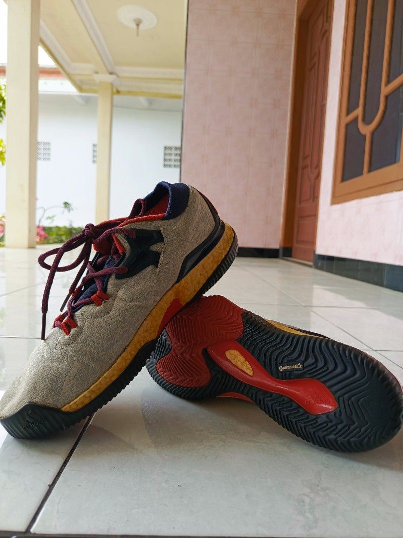 ADIDAS BASKET CRAZYLIGHT BOOST SIZE 43 Fesyen Pria Sepatu Sneakers di Carousell