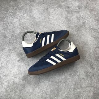 (Kategori: ) berada di . Dikirim oleh tpsneakers_ (ID iklan 1331828005, Gambar 1). Deskripsi: .