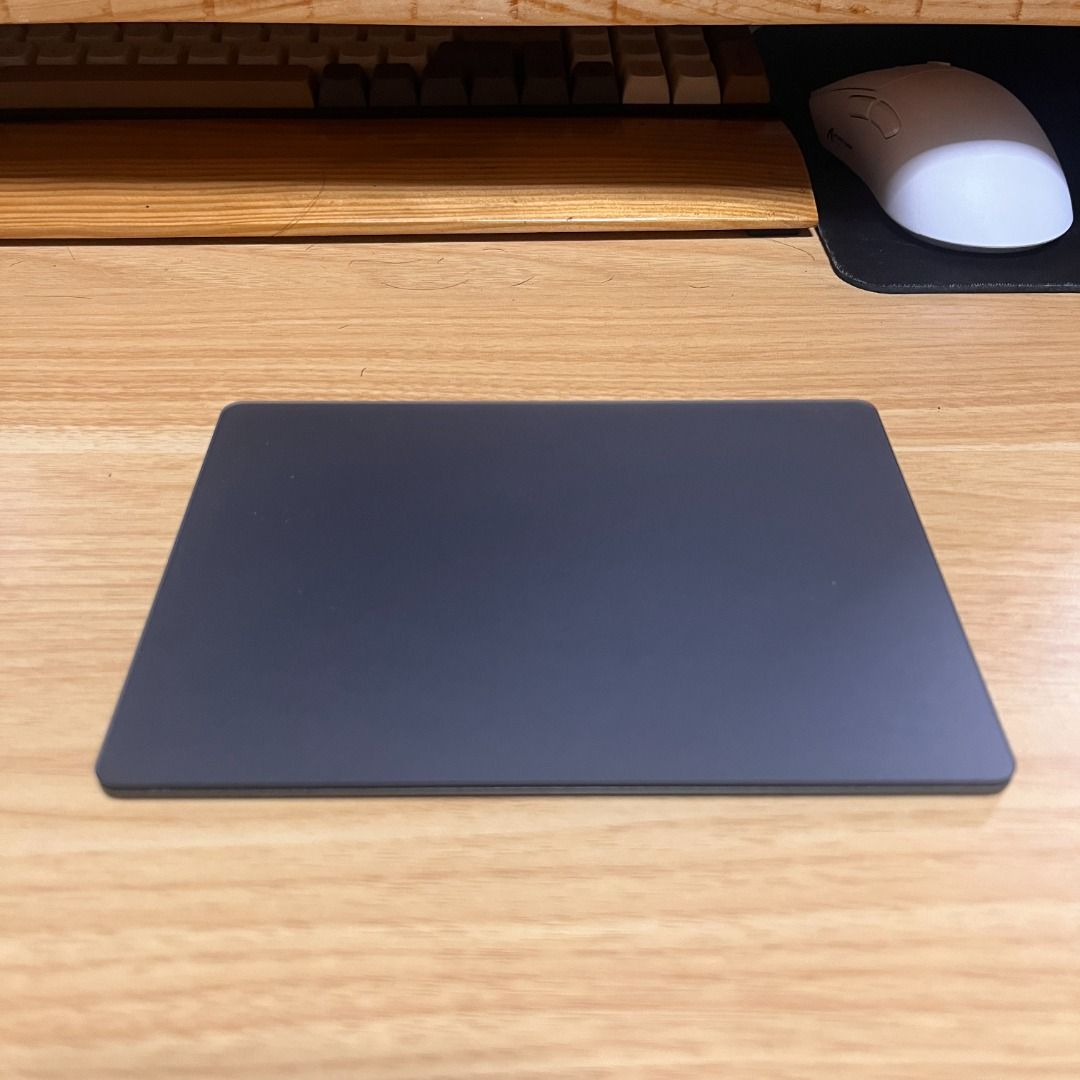 Magic Trackpad（USB‑C）- ブラック（Multi-Touch対応） - Apple