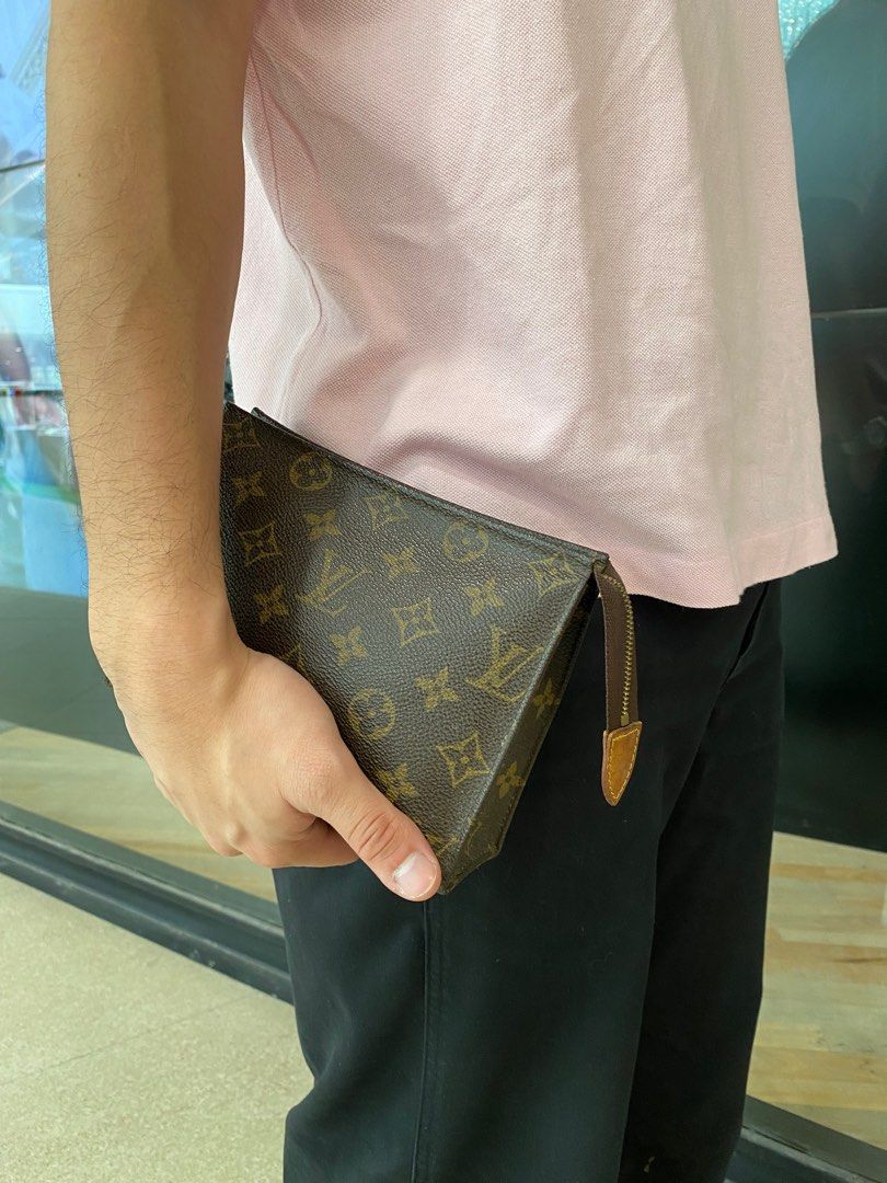 AUTHENTIC LV Toiletry 19 Monogram (Category: Luxury Bags & Wallets) located in Quezon City. Submitted by closetofcoco (Listing ID 1331770691, Image 2). Description: GUARANTEED AUTHENTIC PM FOR INQUIRIES NO LOW BALLING.