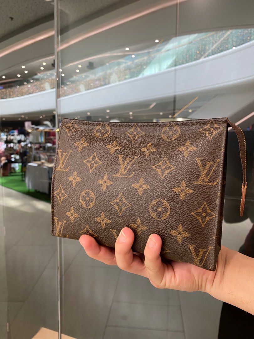 AUTHENTIC LV Toiletry 19 Monogram (Category: Luxury Bags & Wallets) located in Quezon City. Submitted by closetofcoco (Listing ID 1331770691, Image 1). Description: GUARANTEED AUTHENTIC PM FOR INQUIRIES NO LOW BALLING.