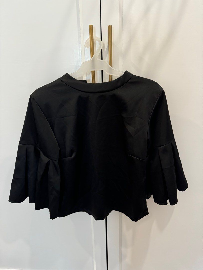 Black flare top (Category: Blouses) located in Paranaque City. Submitted by prelovedclutter (Listing ID 1331799290, Image 1). Description: .