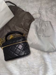 (Category: ) located in . Submitted by thereclaimedcloset (Listing ID 1331884753, Image 1). Description: .