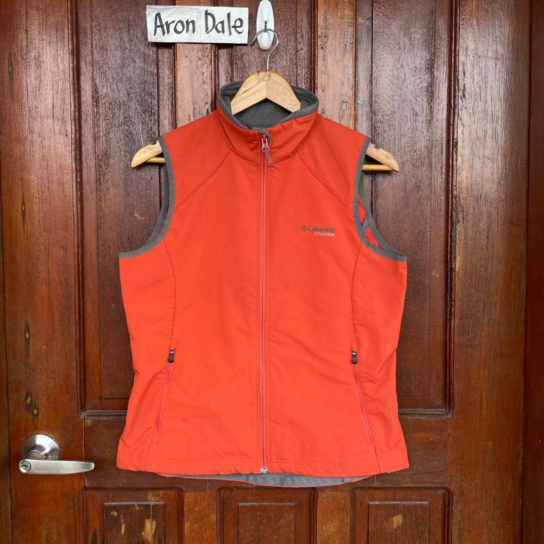 Columbia titanium vest Women s Fashion Coats Jackets and Outerwear on Carousell