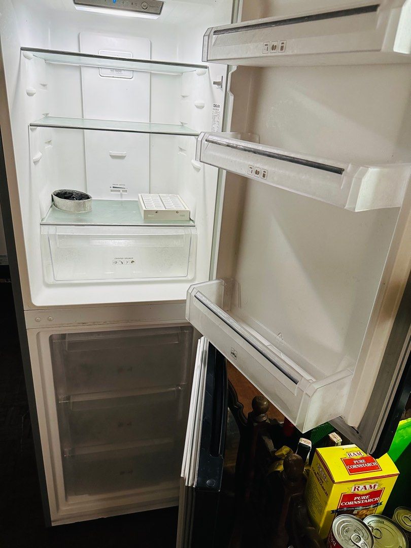 Condura Bottom Freezer inverter (Category: Refrigerators and Freezers) located in Quezon City. Submitted by stella.g (Listing ID 1331747383, Image 2). Description: Year and half lang nagamit. August 2022 nabili, 9cubic ft ang size. Bought a new one kaya binebenta. No return policy as I assure that the item has No damages and never got into repair. For pick up only, Novaliches area. Payment first..