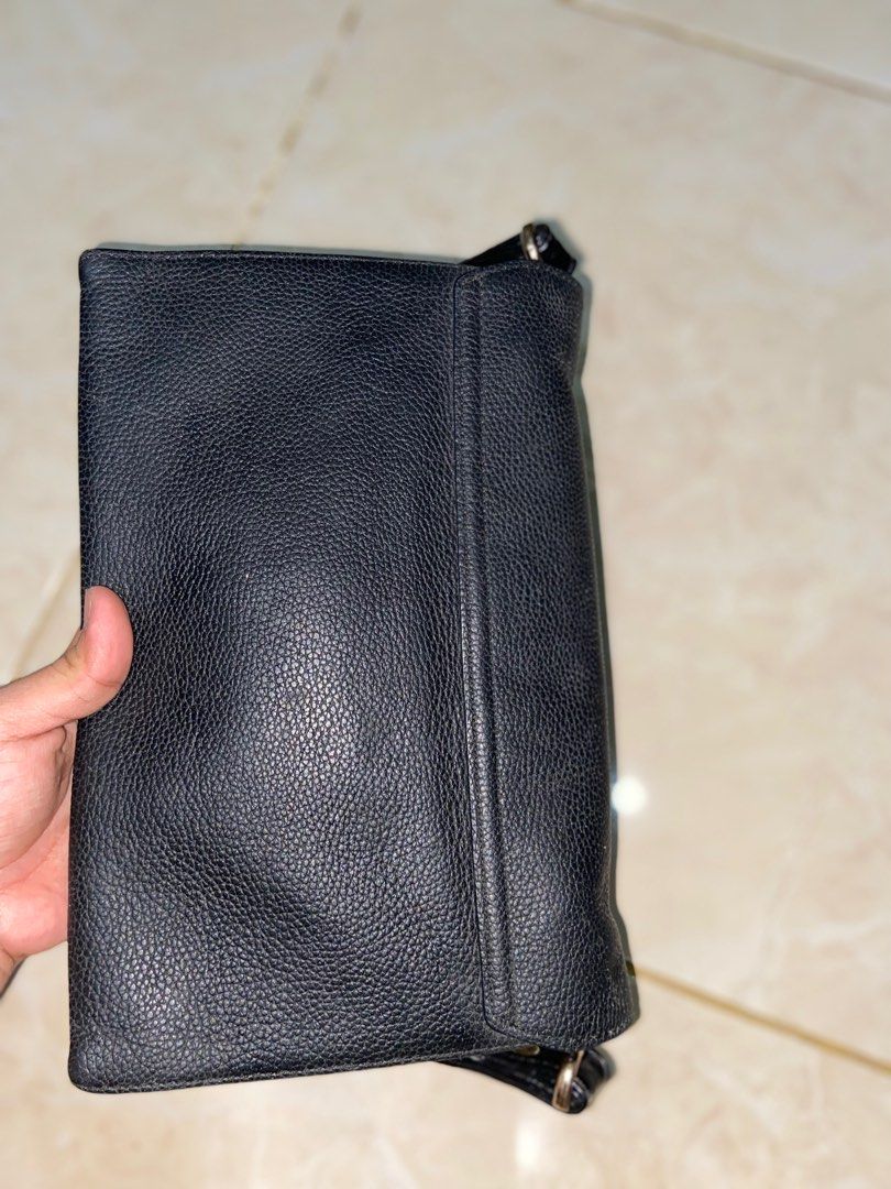 Courone (Category: Luxury Bags & Wallets) located in Mati. Submitted by michjake1009 (Listing ID 1331875075, Image 3). Description: In very good condition Genuine leather Replace sling strap No rubs very black .