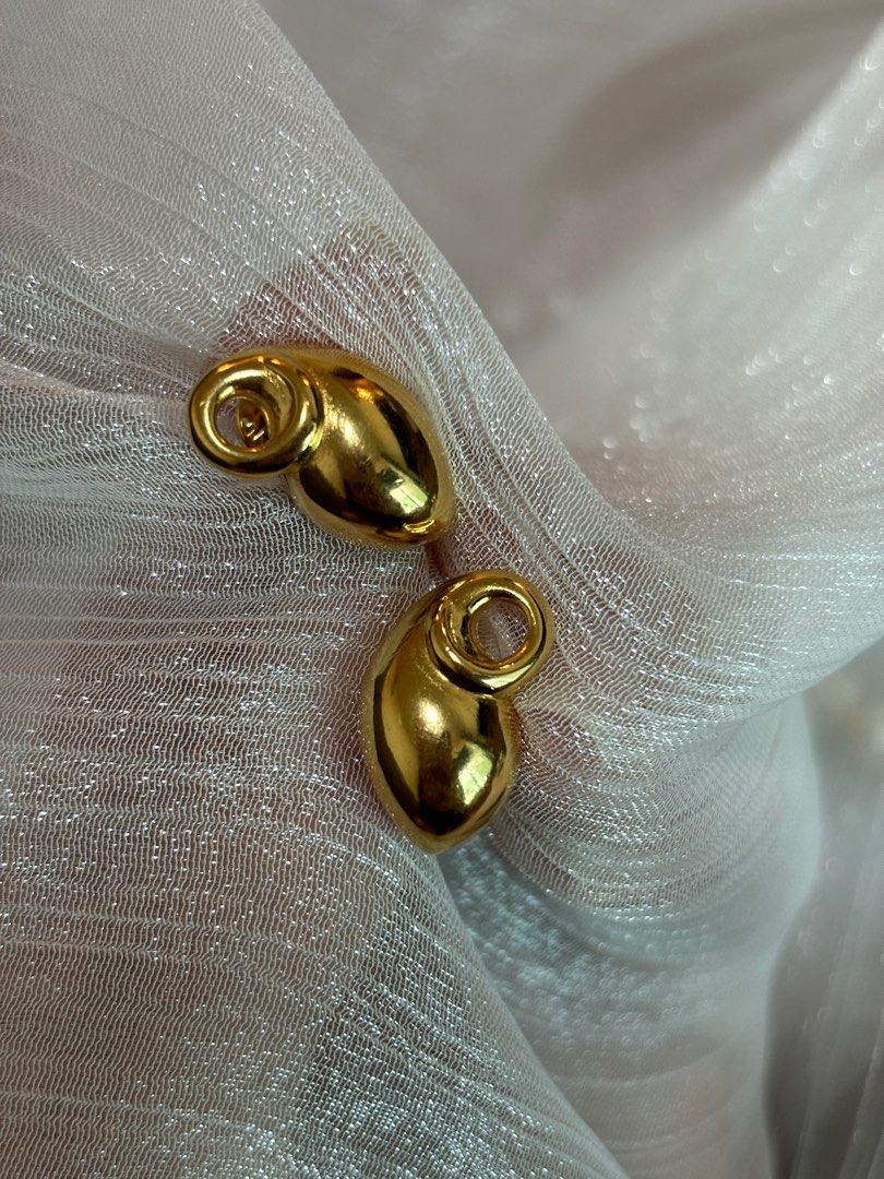 Cute vintage Monet gold clip on earrings, Women's Fashion, Jewelry