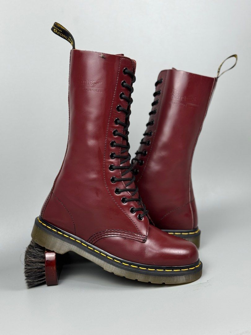 Dr Martens 1914 14 Hole Red Cherry, Fesyen Pria, Sepatu