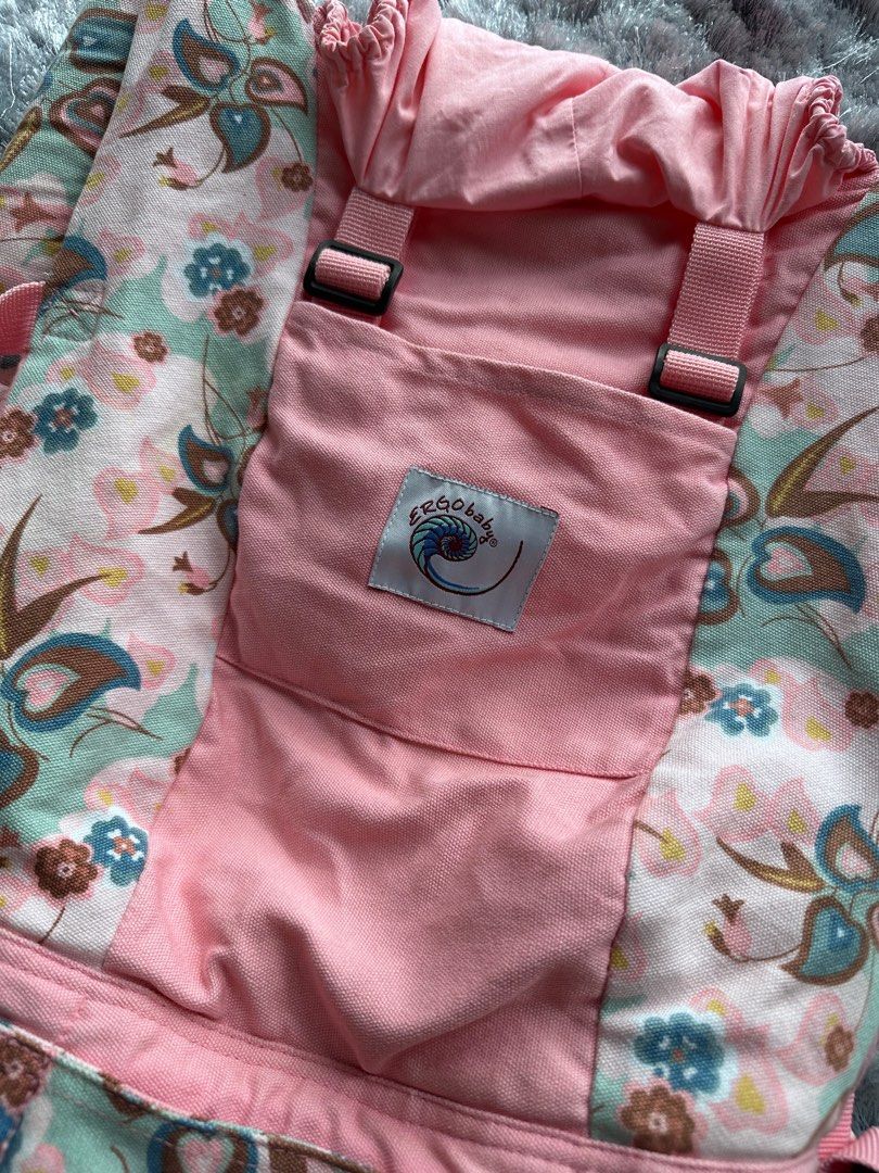 Ergobaby heart rose shop