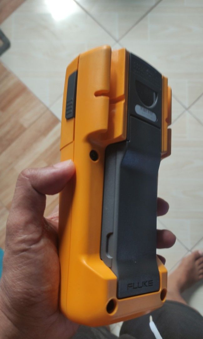Fluke 233 Digital Multimeter (Category: Industrial Equipment) located in Taguig. Submitted by righthandtools (Listing ID 1331864304, Image 3). Description: Fluke 233 Digital Multimeter with Test Probe.