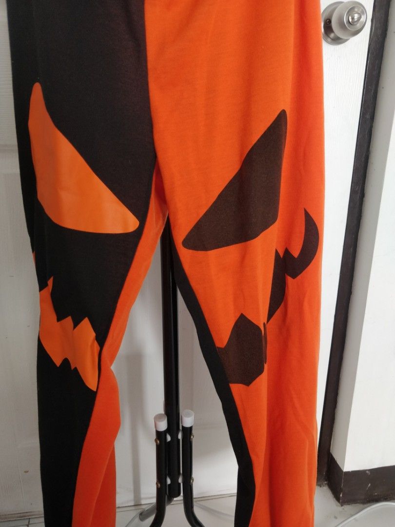 SALE Halloween pants( Romwe) (Category: Other Bottoms) located in Quezon City. Submitted by new_order (Listing ID 1331801738, Image 1). Description: brand new with tag great for Halloween night🎃🎃🎃 fits m to large.