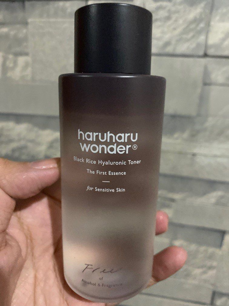 HaruHaru Wonder Toner (Category: Face Care) located in Taguig. Submitted by grayanna (Listing ID 1331828630, Image 1). Description: 150ml HaruHaru Wonder toner for Sensitive skin 90% full rfs: im under acne meds Expiry: 2027/0221.
