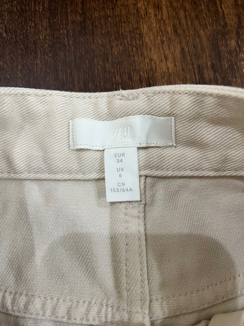 H&M Beige front slit Denim Skirt (Category: Skirts) located in Marikina City. Submitted by r.castro (Listing ID 1331835472, Image 2). Description: Still in good condition (has small stain on the front) .