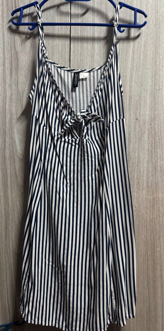 H&M stripes tie front dress (Category: Dresses) located in Pateros City. Submitted by celle0619 (Listing ID 1331857917, Image 1). Description: Fits small to semi L.