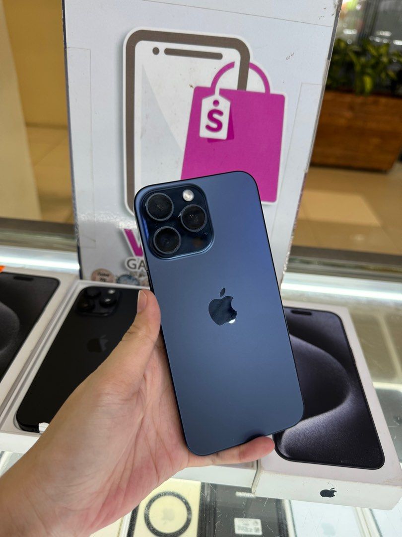 iphone 15 pro max 256gb dual sim good as new (Category: iPhone 15 Series) located in Cainta. Submitted by vine_gadget_shop (Listing ID 1331760227, Image 2). Description: iphone 15 pro max 256gb dual sim 2ndhand complete package hk variant pick up store greenhills shopping center we accept trade in we accepy credit card and ggives installment we do cod and door to door we ship nationwide for fast transaction call 09277368323 look for vine visit my