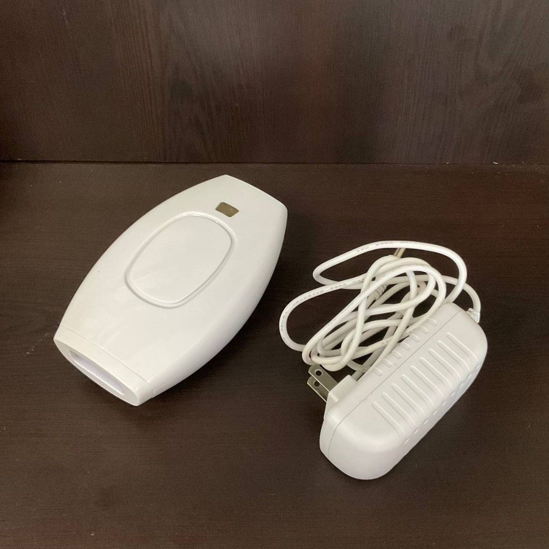 IPL Laser Hair Removal Device (Category: Hair Removal) located in Quezon City. Submitted by ahcodacrem (Listing ID 1331828959, Image 1). Description: IPL (Intense Pulse Light) Laser Hair Removal Device With 5 intensity levels Includes original box packaging, manual, adaptor (AC100~240V) RFS: Decluttering (Only bought this to try it out, opted for waxing for now and might consider laser services outside for convenience (as a tamad lol) Original pr