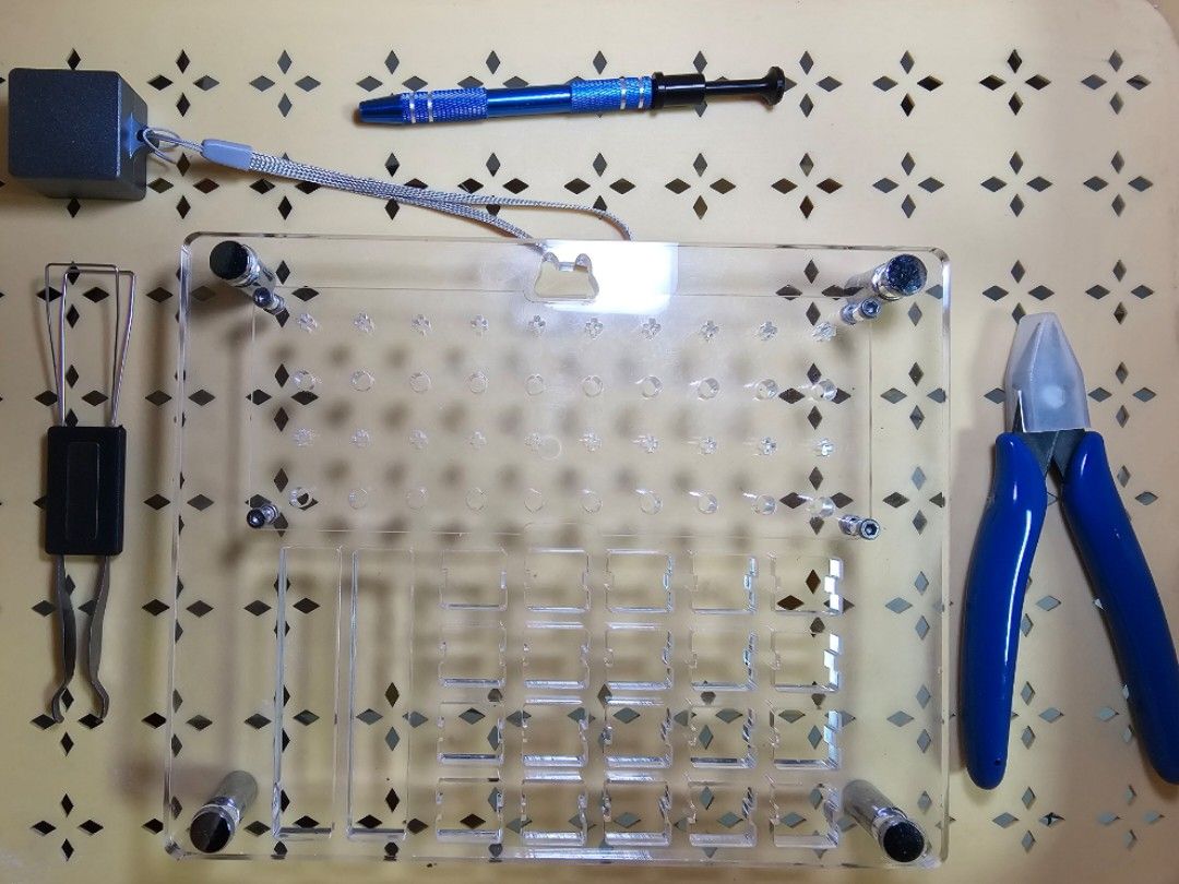 Keyboard Switch Modding Kit (Category: Computer Keyboard) located in Quezon City. Submitted by stephliao0421 (Listing ID 1331838159, Image 1). Description: Lubing station - 400 Teflon tape (for stabs) - 100 SOLD Switch opener - 100 Diagonal pliers - 70 SOLD Switch holder - 50 take all - 550 sf c/o buyer.