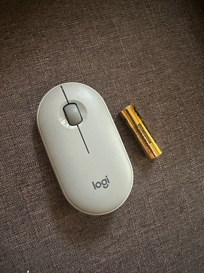 Logitech M350 Sand (Category: Mouse & Mousepads) located in Ilagan. Submitted by ownershub (Listing ID 1331773886, Image 1). Description: Good as Brand New, never used (packaging already disposed) RFS: nasanay na walang mouse M350 - • MODERN, SLIM, AND BEAUTIFUL - Pebble M350 modern design fits your curated lifestyle, accents your desk setup, and is slim enough to toss in your bag and bring to the coffee shop. • ORGANIC SHAPE, NATURAL FIT - Pebbl