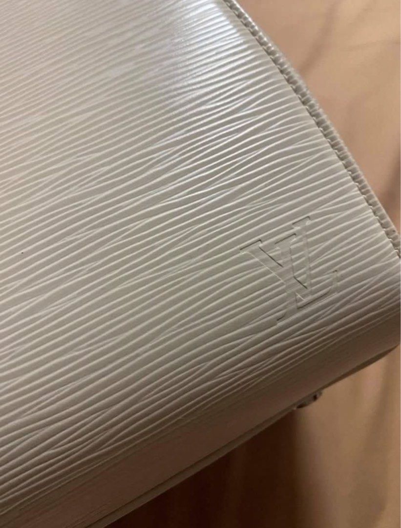 Louis Vuitton (LV) Brea MM (Category: Luxury Bags & Wallets) located in Pasig City. Submitted by wearingthrift (Listing ID 1331922855, Image 3). Description: LOUIS VUITTON (LV) BREA MM Preloved is sold in the market for around PHP50,000-65,000 Can fit a 14” laptop, umbrella, or water tumbler/bottle Classy and minimal luxe item Can be brought to work or as handcarry when traveling Minimal flaws, some signs of usage.