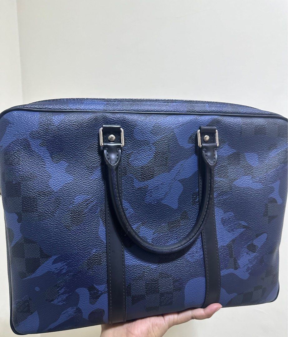 Louis Vuitton Docu bag (Category: Luxury Bags & Wallets) located in Valenzuela. Submitted by girlsshoppe888 (Listing ID 1331810751, Image 2). Description: No strap and lock hence lower price .