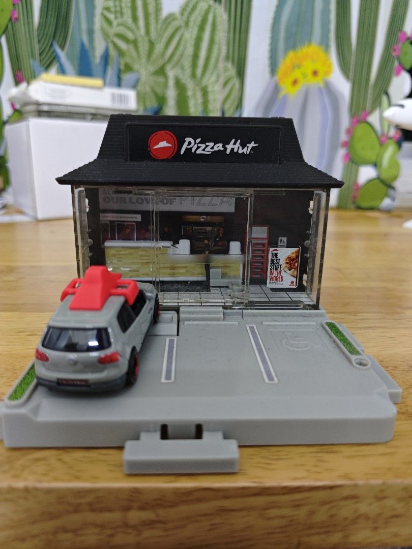 Matchbox Pizza Hut Restaurant Playset, Hobbies & Toys, Toys & Games on ...