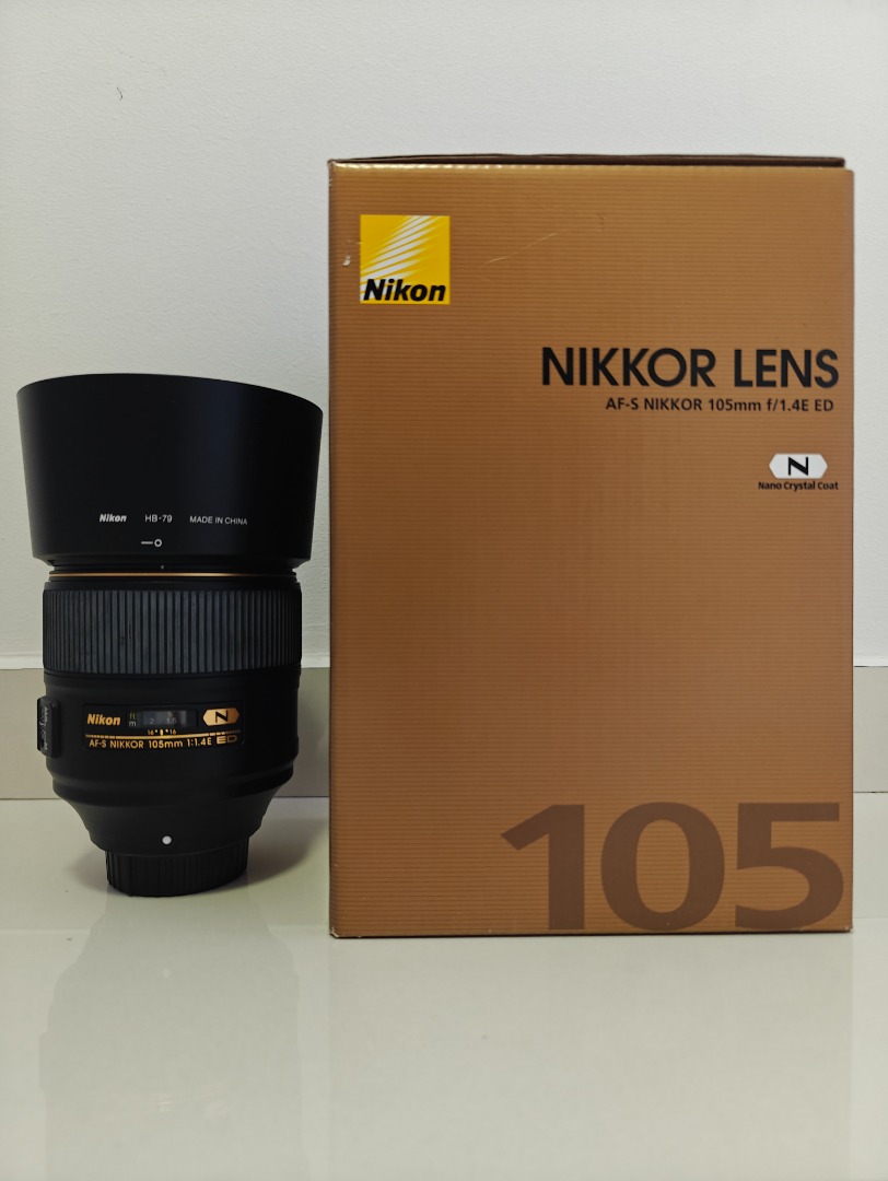 Nikon AF-S 105mm ED Portrait lens with box, 82mm B+W filter
