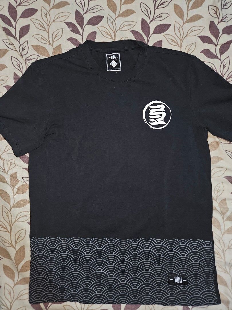 Original Kinjaz Tsunami Wave Tee Shirt (Category: Tshirts & Polo Shirts ) located in Manila. Submitted by uhndeng (Listing ID 1331862258, Image 1). Description: Authentic merch from the Kinjaz dance crew. Item is not being sold anymore in their merch store. Didn't fit me well, so I barely used it. Very comfy, stretchy fabric US Men's Small Size Payment through gcash Item coming from Manila Shipping at risk and cost of buyer Price drop 1k >>> 750.
