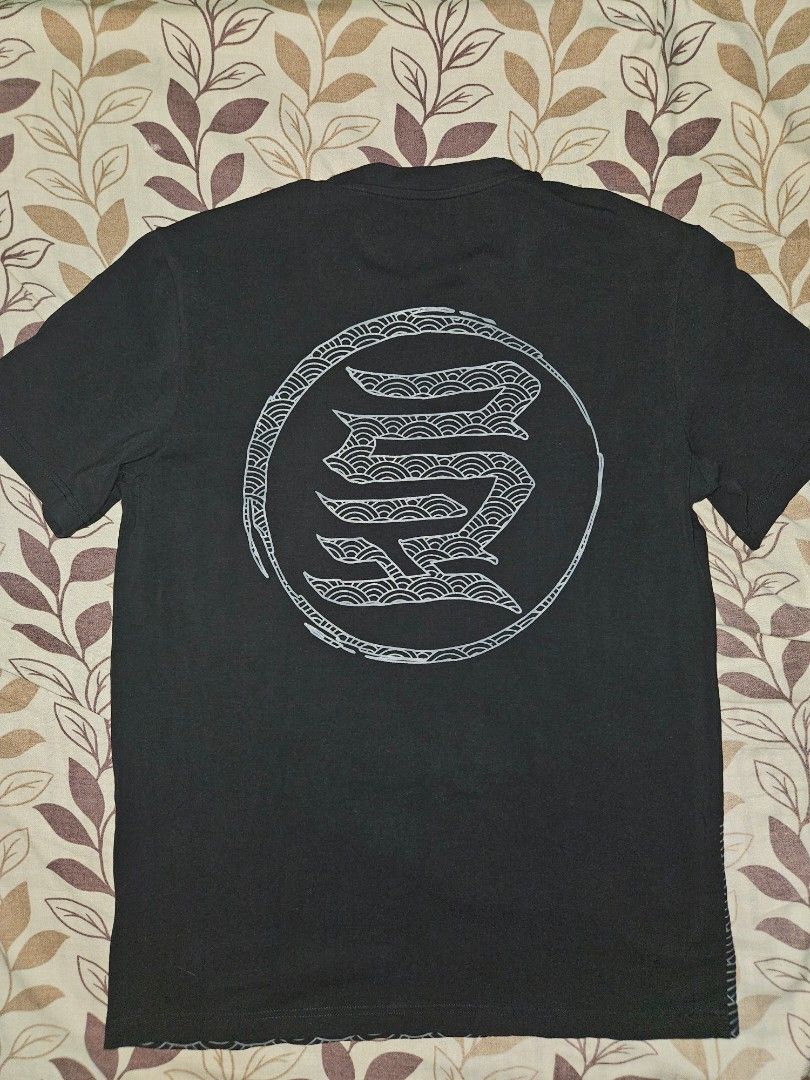 Original Kinjaz Tsunami Wave Tee Shirt (Category: Tshirts & Polo Shirts ) located in Manila. Submitted by uhndeng (Listing ID 1331862258, Image 2). Description: Authentic merch from the Kinjaz dance crew. Item is not being sold anymore in their merch store. Didn't fit me well, so I barely used it. Very comfy, stretchy fabric US Men's Small Size Payment through gcash Item coming from Manila Shipping at risk and cost of buyer Price drop 1k >>> 750.