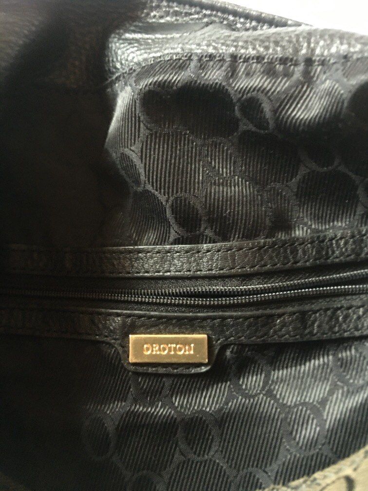 Oroton signature o bag store