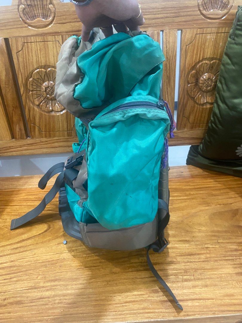 Packbag for hiking and travel (Category: Backpacks) located in Taguig. Submitted by 5jsjapansurplustaguig. (Listing ID 1331748632, Image 3). Description: Jansport hiking packbag medyu faded lang po sya kunti pero ang tahi po pulido pa rin at goods na goods po.