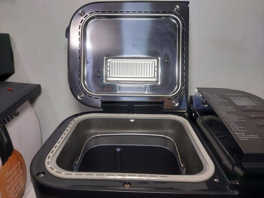Panasonic Automatic Bread Maker (Category: Breadmakers) located in Taytay. Submitted by mikz_1303 (Listing ID 1331878555, Image 3). Description: Panasonic Automatic Bread Maker Australian mall pull out 220V Model:SD-R2530 Box Unit No issue 7.5k Pm me for more info.....