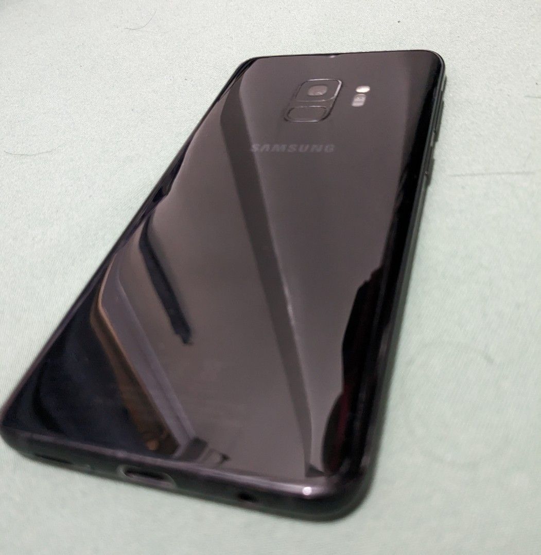 Samsung S9 (Category: Samsung) located in Manila. Submitted by itemsforsaleph (Listing ID 1331839580, Image 3). Description: Selling: Samsung S9 Storage: 4/64gb Aesthetics: 9/10 Performance: 10/10 Inclusion: Unit Box Case.
