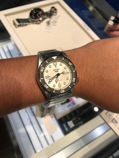 (Category: ) located in . Submitted by aa8trading (Listing ID 1331751441, Image 1). Description: .