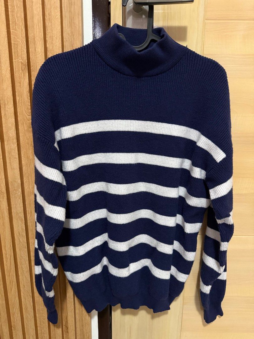 Shein High Neck Knit M-L (Category: Longsleeves) located in Cavite. Submitted by cha____r (Listing ID 1331758935, Image 2). Description: Shein Medium on tag Fits medium to large Used once on a trip.
