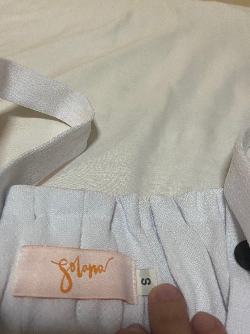 Solana Brisa Top in White (Category: Sleeveless) located in Makati City. Submitted by meeks_declutterin (Listing ID 1331888386, Image 2). Description: Super love the linen fabric and the cut. Not flattering for my body type but looks super good talaga. Used a couple of times at the beach. .