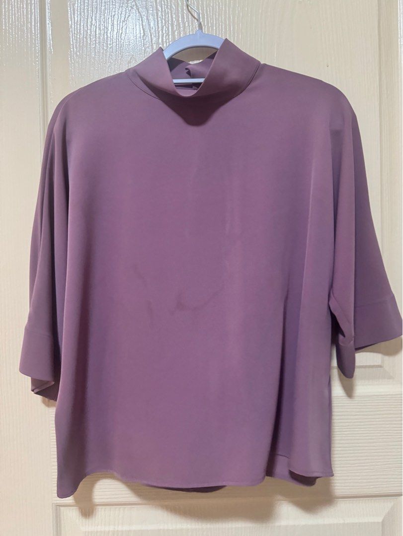 Uniqlo Lavander 3/4 tops (Category: Blouses) located in Bacoor. Submitted by _ibyangf (Listing ID 1331911860, Image 2). Description: Bought at Uniqlo shop Size: M Used 2-3x only can pass as good as new if not for the barely noticeable stain as seen on pics MOP: gcash/paymaya J&T Sf c/o buyer.