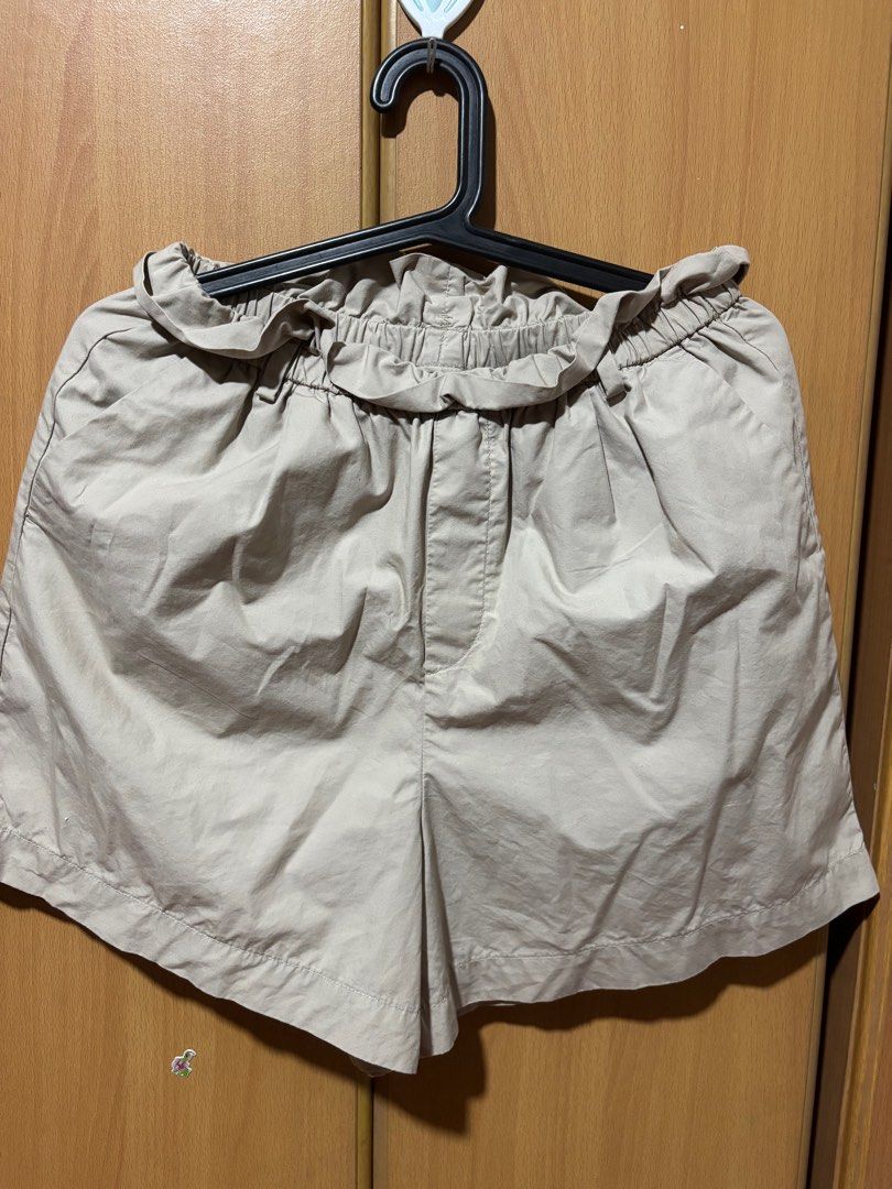 Uniqlo shorts with belt (Category: Shorts) located in Valenzuela. Submitted by pritz (Listing ID 1331891847, Image 1). Description: .