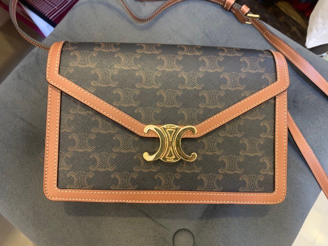 SOLD!!! Wallet on Chain in Triomphe Canvas (Category: Luxury Bags & Wallets) located in Santiago. Submitted by realjoan (Listing ID 1331835393, Image 1). Description: Like new condition Comes with original dustbag Open for authenticate .