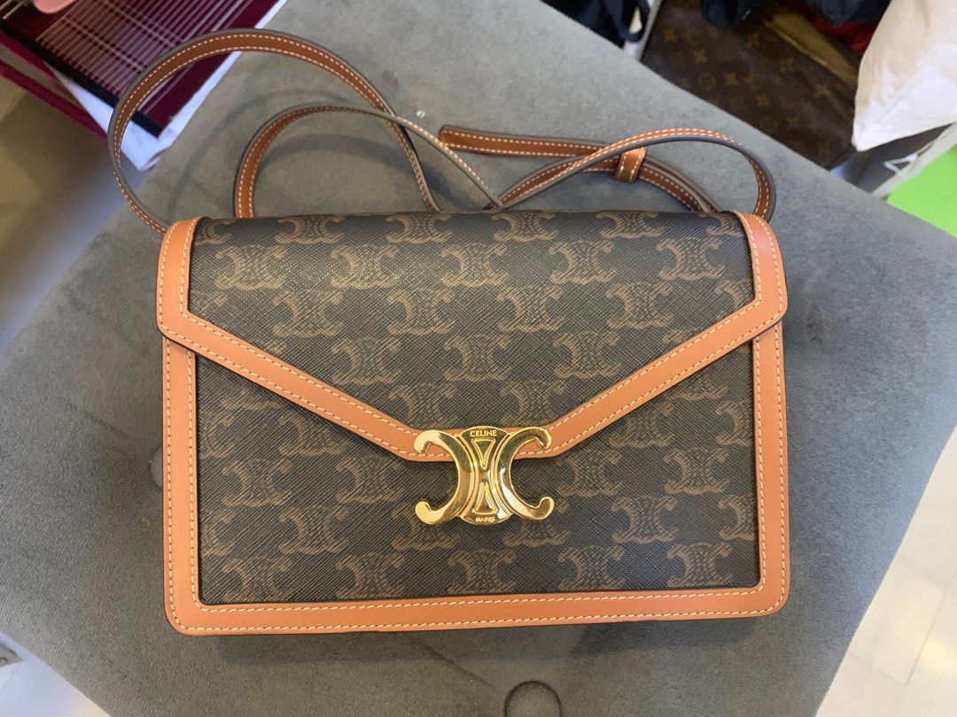SOLD!!! Wallet on Chain in Triomphe Canvas (Category: Luxury Bags & Wallets) located in Santiago. Submitted by realjoan (Listing ID 1331835393, Image 2). Description: Like new condition Comes with original dustbag Open for authenticate .