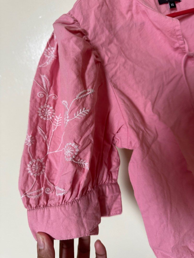 ZALORA Basic Red Top (Category: Blouses) located in Kuala Lumpur. Submitted by zyha04 (Listing ID 1331756965, Image 2). Description: - Decluttering - Too small letting go - Washed but never used coz it’s too small .