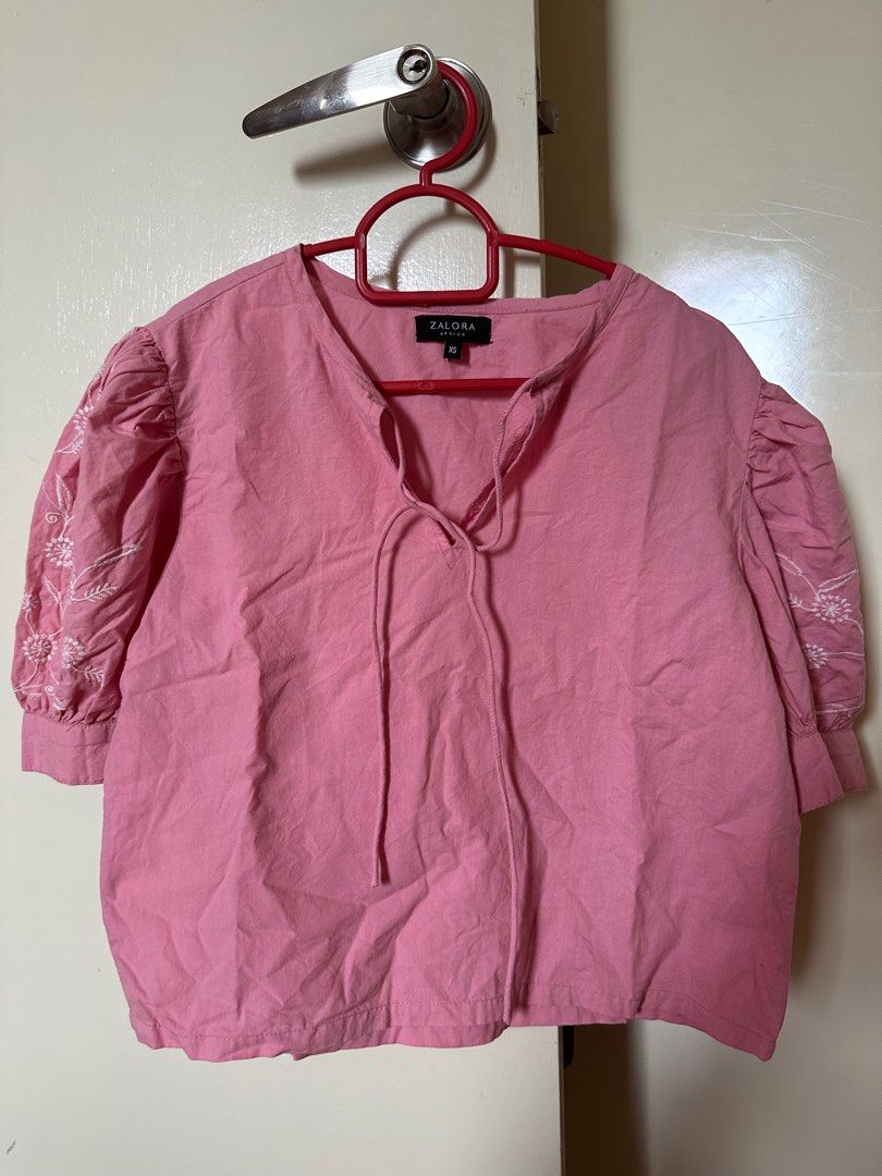 ZALORA Basic Red Top (Category: Blouses) located in Kuala Lumpur. Submitted by zyha04 (Listing ID 1331756965, Image 3). Description: - Decluttering - Too small letting go - Washed but never used coz it’s too small .