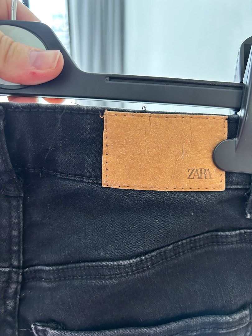 Zara Black High Waisted Jeans Size 25, 女裝, 褲＆半截裙, 牛仔褲、Leggings Carousell