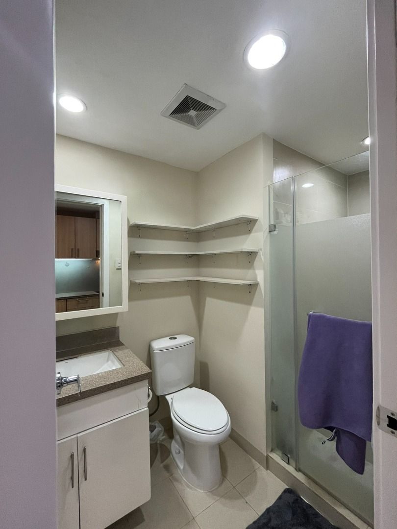 1-BR Property at The Grove Tower C, Pasig (Category: Apartments & Condos) located in Pasig City. Submitted by thegreatestate (Listing ID 1331963877, Image 3). Description: FOR SALE: 1 Bedroom Unit in The Grove by Rockwell Tower C 43 sqm Fully furnished 1 parking 11th floor Selling price: Php 8,500,000 (negotiable) For inquiries, presentations, site visit schedules, and other queries, please contact: Kaye Philline Manalo Senior Property Specialist