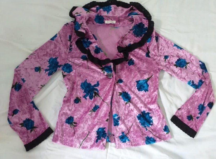 Vintage coordinates🍇 (Category: Sets or Coordinates) located in Caloocan City. Submitted by huntpicked (Listing ID 1332096544, Image 2). Description: Vintage velvet matching set which reminds me of Vintage Betsy Johnson velvet sets from the 90s but originally bought these from japan fits medium. .