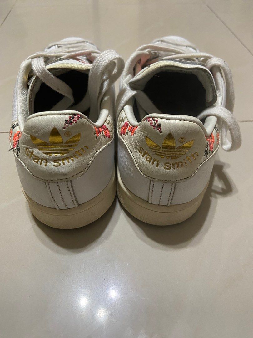 Adidas Stan Smith Floral (Category: Sneakers) located in Iloilo. Submitted by kltee (Listing ID 1332011616, Image 2). Description: Adidas Stan Smith Floral Still in very good condition Needs cleaning Seldom used.