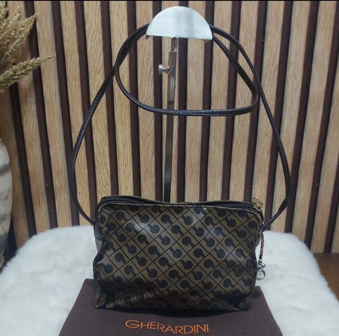 Authentic Gherardini mini sling bag (Category: Luxury Bags & Wallets) located in Binangonan. Submitted by makoleksyon (Listing ID 1332087297, Image 3). Description: excellent condition no flaws bought in Japan with bag charm na kasama made in Italy 💯% Authentic Money back guarantee kasya long wallet at phone.