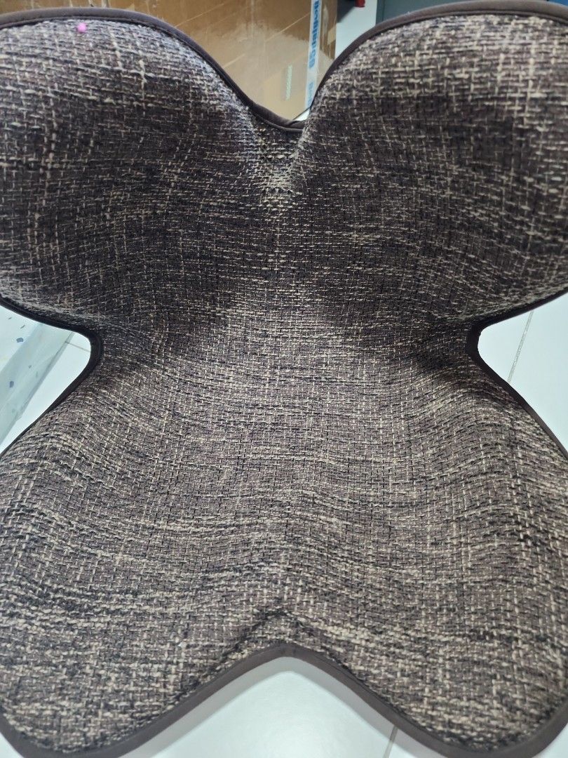 Back support (Category: Chairs) located in Singapore. Submitted by ribbon01 (Listing ID 1332019512, Image 1). Description: .