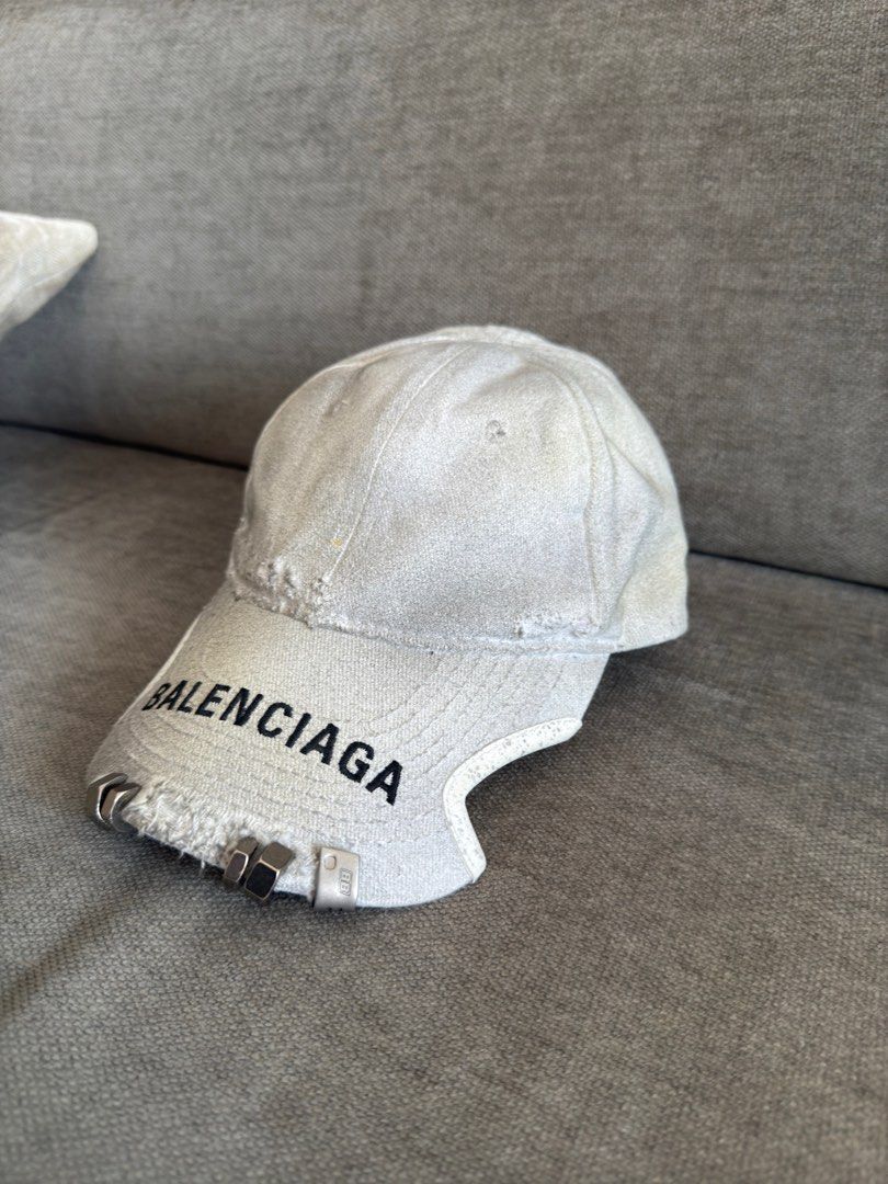 Balenciaga Distressed Piercing Logo Cap, 男裝, 手錶及配件 Balenciaga Distressed Piercing Logo Cap, 男裝, 手錶及配件