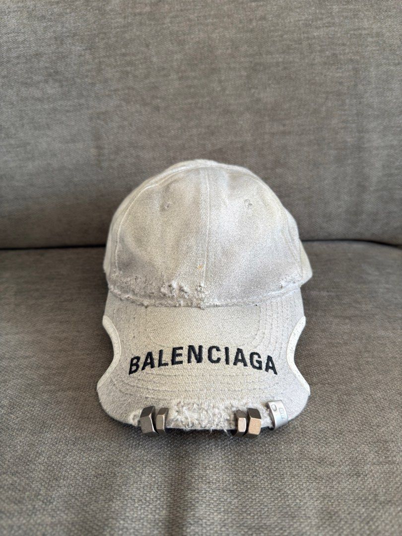 Balenciaga Distressed Piercing Logo Cap, 男裝, 手錶及配件, 棒球帽、帽- Carousell