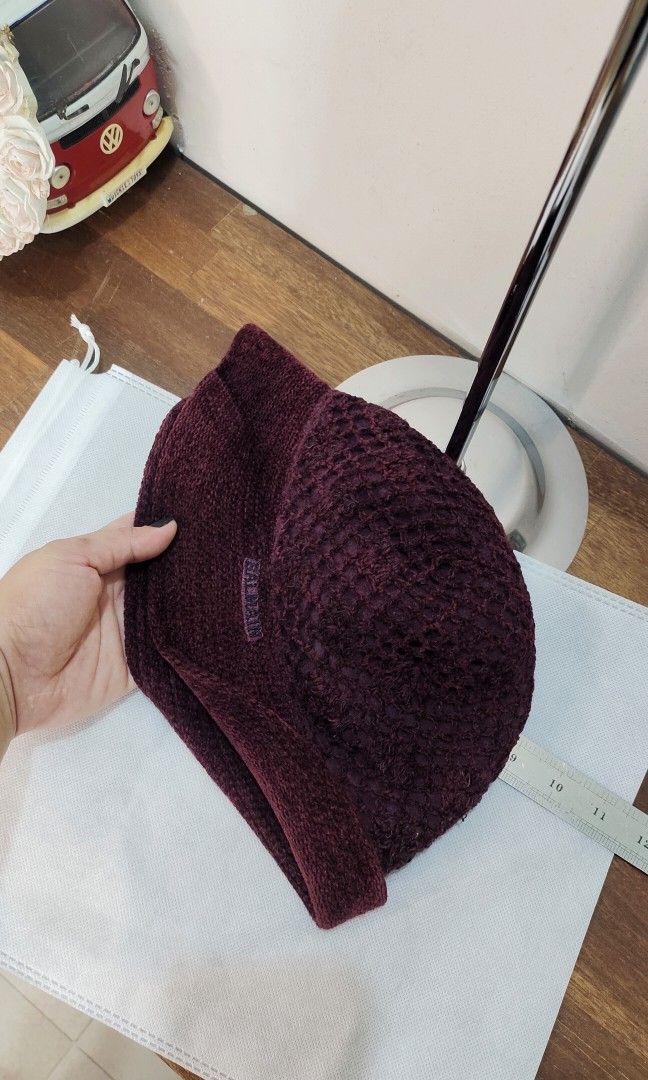 Balmain Bucket hat (Category: Hats & Beanies) located in Santa Cruz. Submitted by retroflash (Listing ID 1331946178, Image 2). Description: Adult Size (Large).